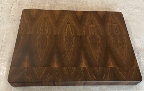 Walnut End Grain Chopping Board - Image 2