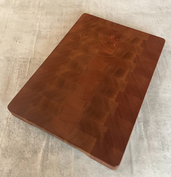 Sapele End Grain Chopping Board - Image 4