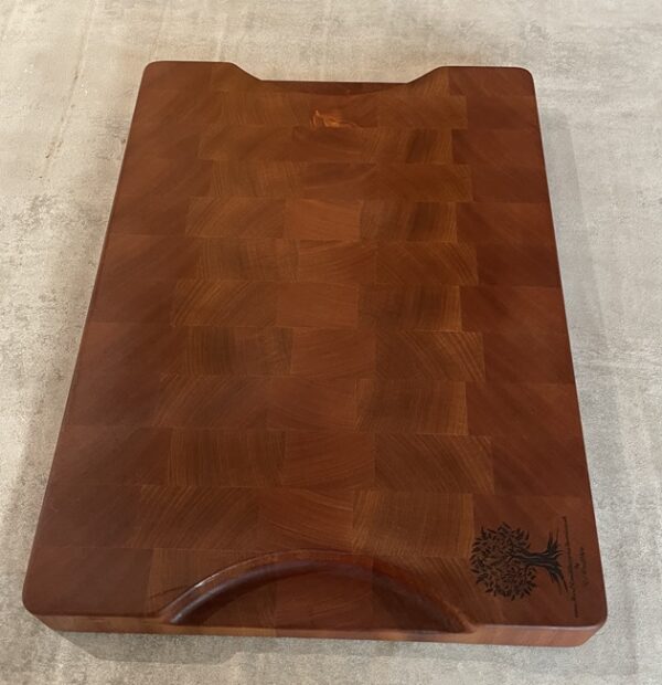 Sapele End Grain Chopping Board - Image 8