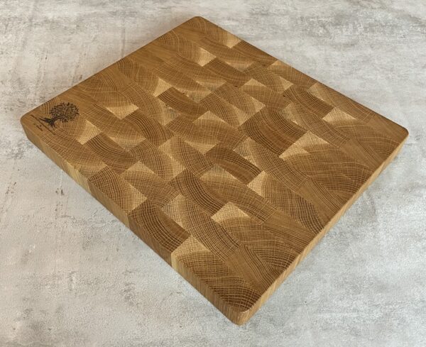 Brown Oak End Grain Chopping Board - Image 3