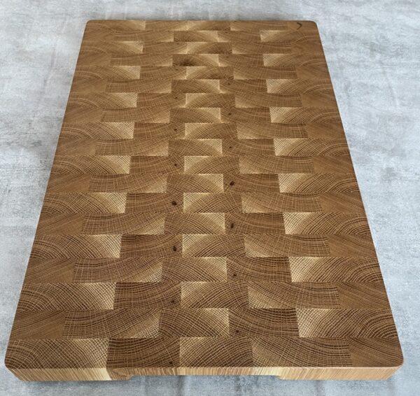 Extra Extra Large Solid Oak End Grain Chopping Board with 4 rubber feet - Image 4