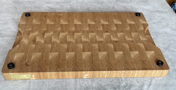 Extra Extra Large Solid Oak End Grain Chopping Board with 4 rubber feet - Image 7